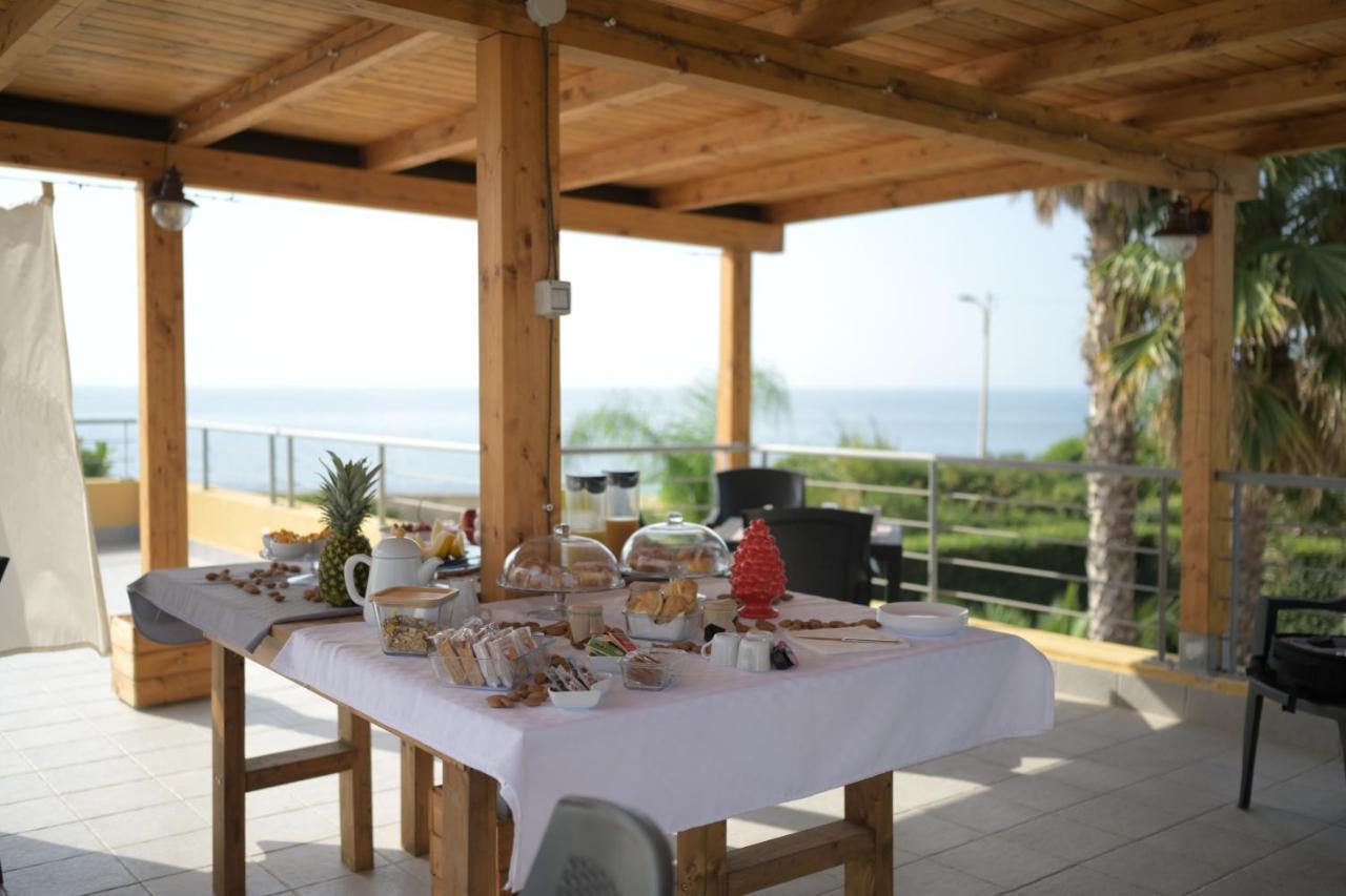Sale E Sole Sul Mare *